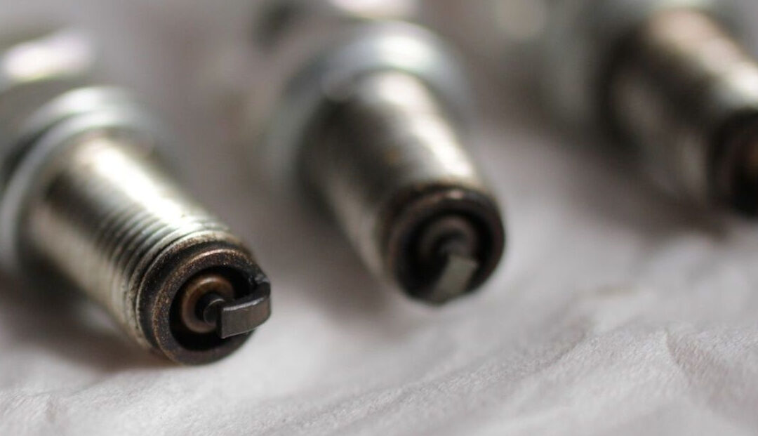 bujias en la motocicleta manten tu motor a punto con estos consejos